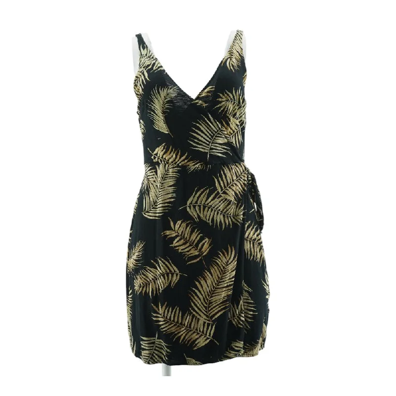 Laid-Back Fashion Offers Black Tropical Midi Dress