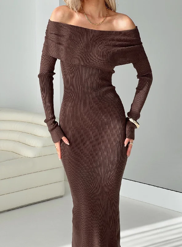 Women's Trendy Clothing Phylis Off The Shoulder Maxi Dress Chocolate